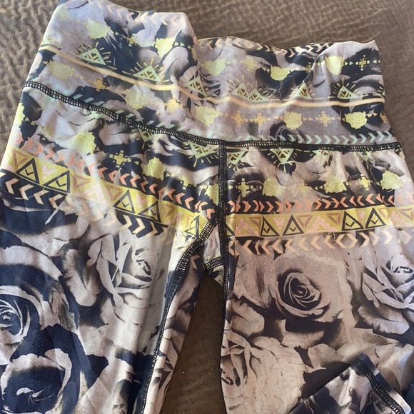 Teeki Desert Rose Hot Pant yoga leggings - Picture 6 of 10